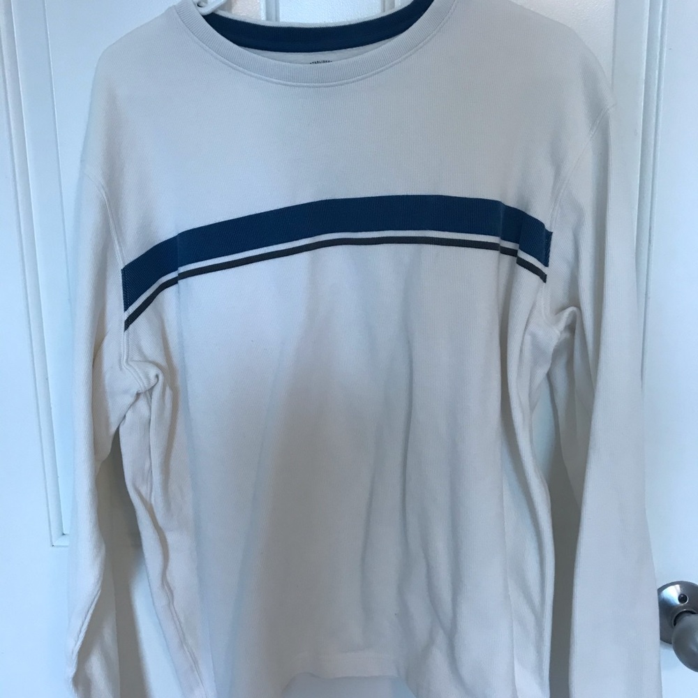 WHITE CREWNECK WITH LINE DETAIL